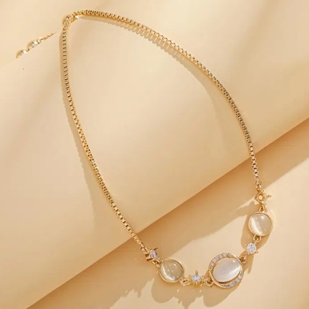 Elegant Bracelet Electroplated 14K Gold Embedded Cat Eyestone Adjustable